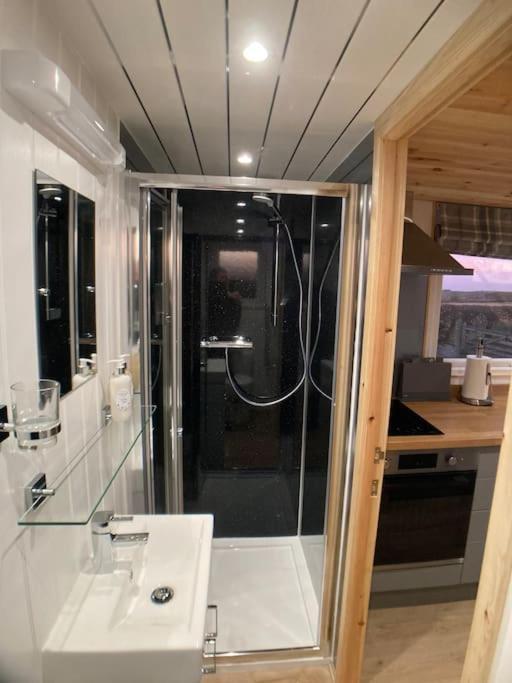 The Ashmere Tiny House Coldingham Экстерьер фото