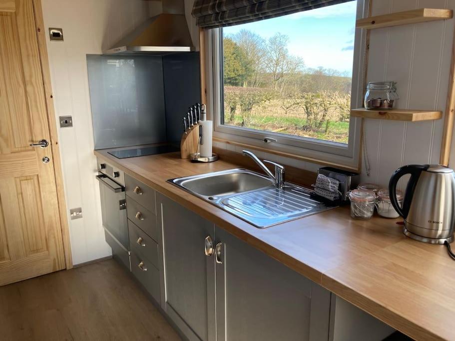 The Ashmere Tiny House Coldingham Экстерьер фото