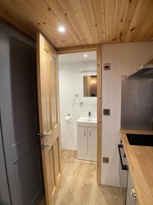 The Ashmere Tiny House Coldingham Экстерьер фото